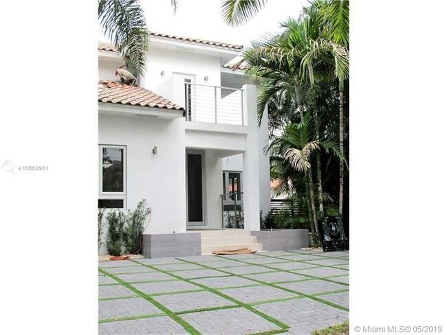 Foto del edificio - 243 Palm Ave