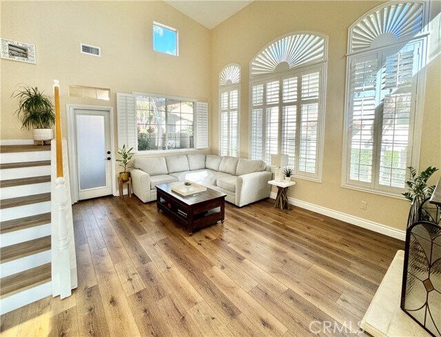 Building Photo - 63 Tierra Montanosa