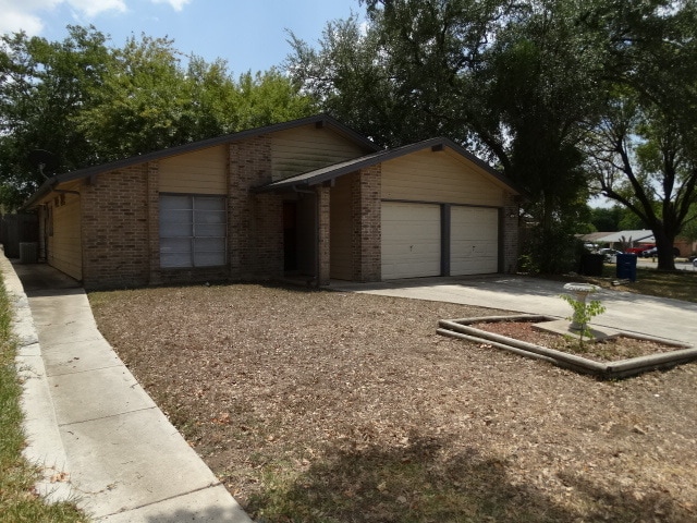 Building Photo - 11914 Alamo Blanco St