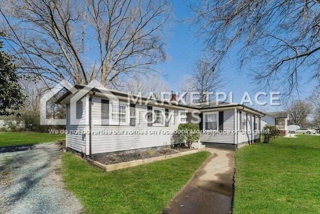Building Photo - 909 Rhode Island Ave