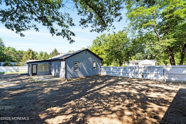 Building Photo - 11 Malsbury Ln