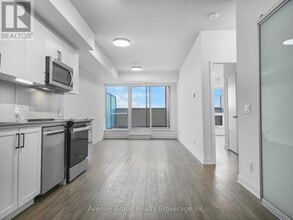 Building Photo - 681 Yonge St