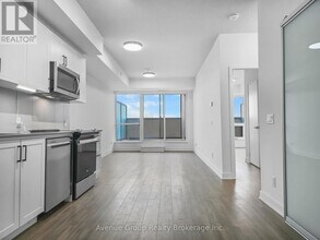 Building Photo - 681 Yonge St