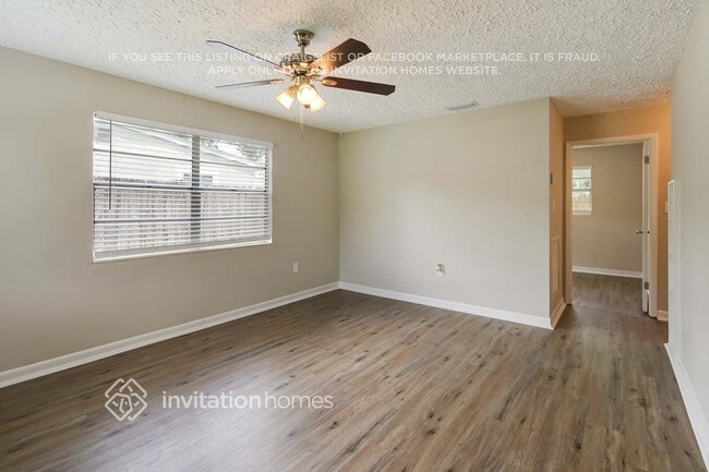 Building Photo - 4020 E Paris St