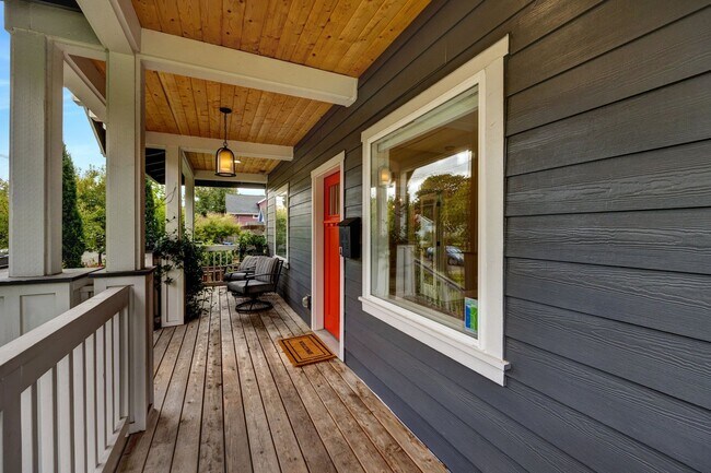 Building Photo - Exquisite 1941 N Portland Home! 3 bedrooms, 2.5 bath! Fenced Yard, Gas fireplace, Landscaping & O...