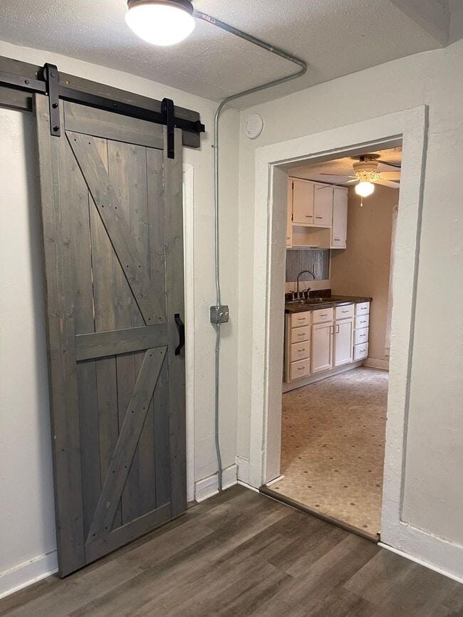 Building Photo - One Bedroom Home