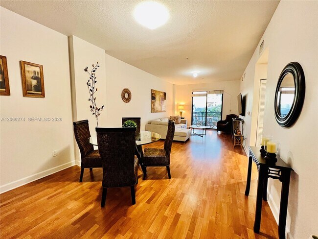 Foto del edificio - 8390 SW 72nd Ave