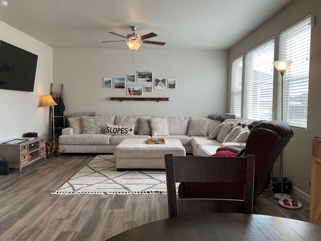 Foto del edificio - Fabulous 2 Story in The Trails At Aspen Ridge