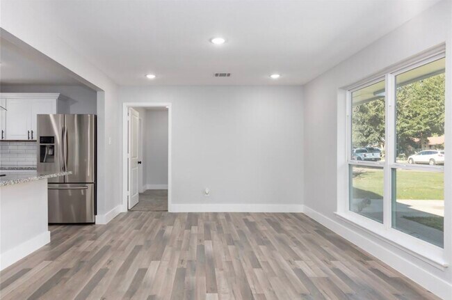 Building Photo - 9807 Jaywood St