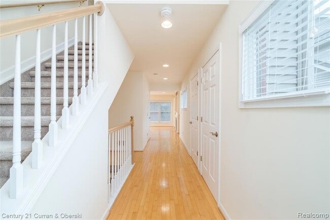 Building Photo - 50529 Beechwood Ct