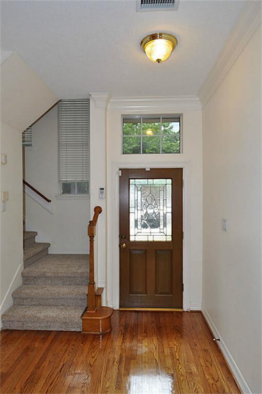 Building Photo - 5917 Dolores St