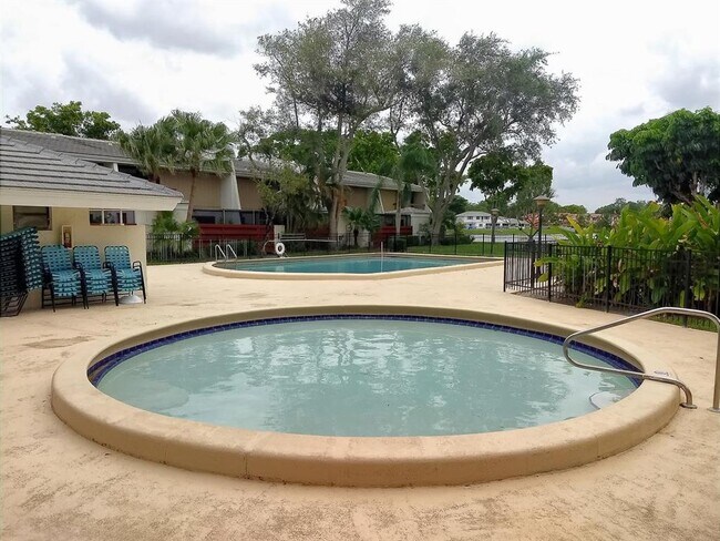 Foto del edificio - 3010 Willow Ln