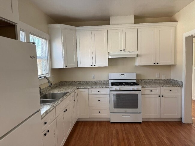 Kitchen - 245 Maple St