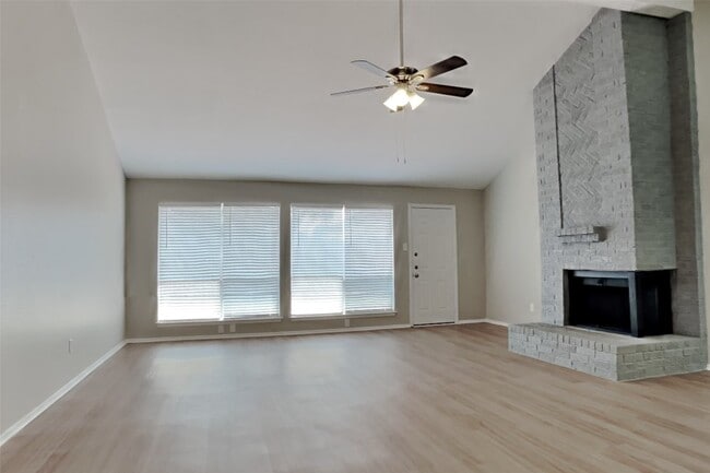 Foto del edificio - 21610 Crescent Heights St