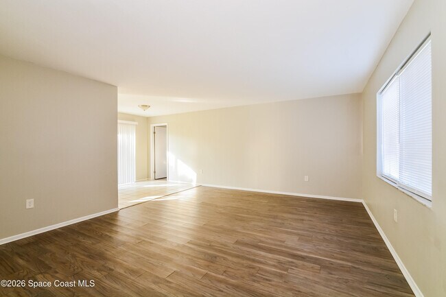 Foto del edificio - 2000 Burning Tree Dr