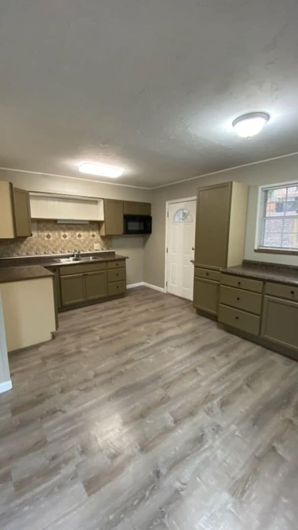 Foto del edificio - 3 bedroom 2 bathroom single-family home