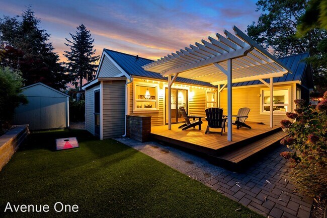 Foto del edificio - 2 br, 1.5 bath House - 4133 55th Ave SW