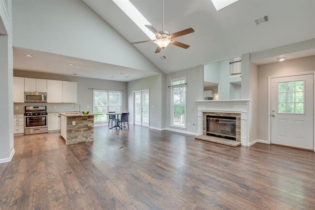 Foto del edificio - 6515 Fairgreen Dr