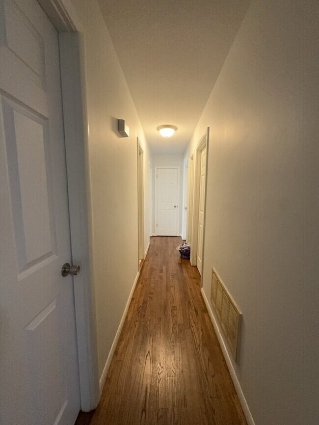 Foto del edificio - "Charming 3-Bed, 2-Bath Home at 109 Calhoun Ave: Your Serene Retreat in Pendleton!"