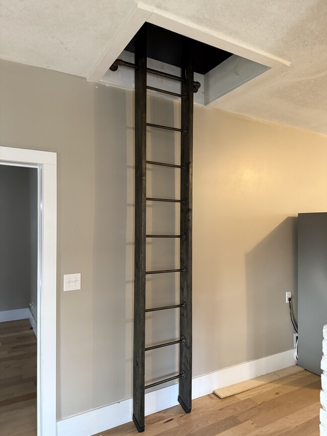 Building Photo - 1109