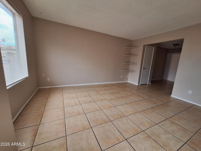 Foto del edificio - 1449 E Knoll Cir