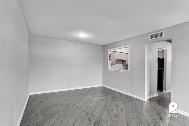 Building Photo - 11810 Algonquin Dr