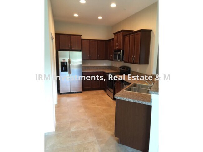Foto del edificio - 2 bed 2 bath 1 Car  Garage townhome