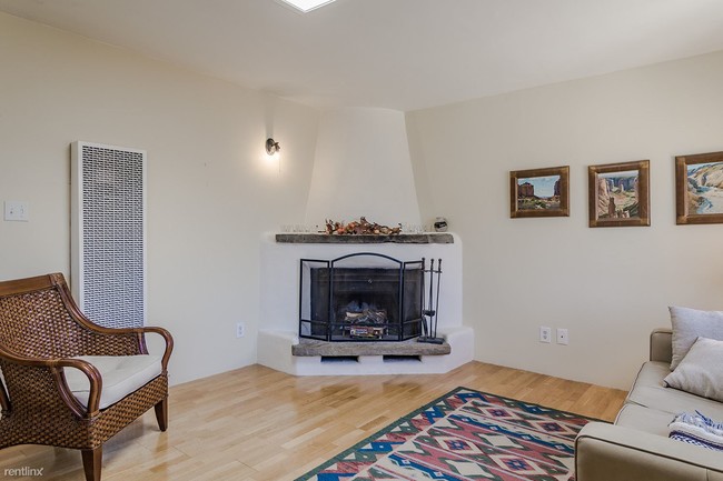 Building Photo - 123 Mesa Verde St