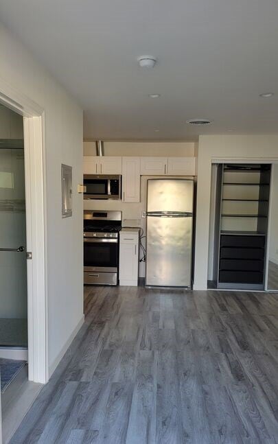 Building Photo - 304 La Peer Dr
