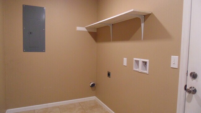 Building Photo - 1921 Co Rd 561