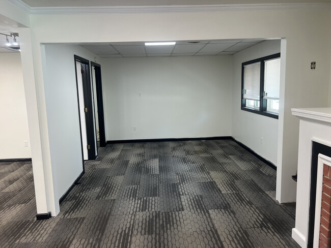 Building Photo - 627 Prospect Ave S