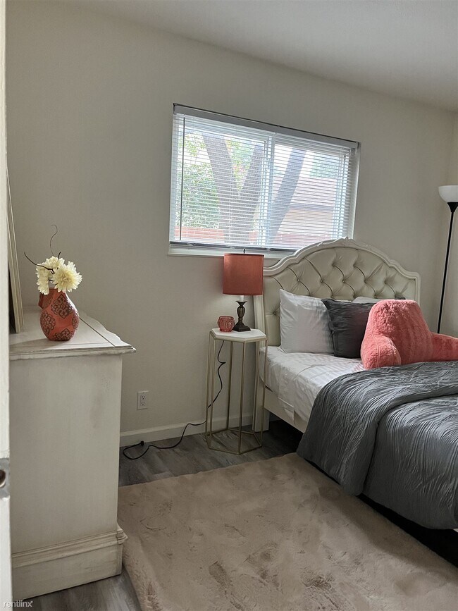 Foto del edificio - 5 br, 2.5 bath House - 136 Clayton Circle