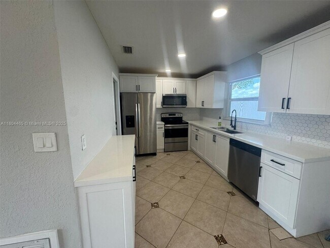 Foto del edificio - 9431 NW 10th St