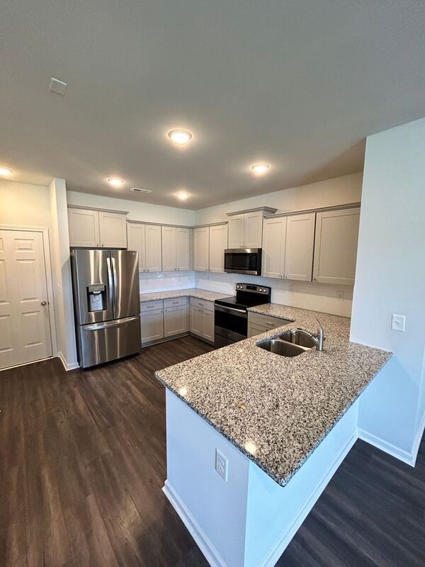 Building Photo - 2541 Salem Creek Dr