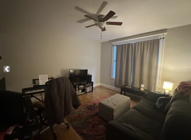 Foto del edificio - 12 Farrington Ave