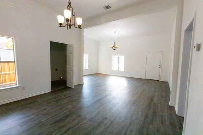 Building Photo - 2514 Columbus Ave
