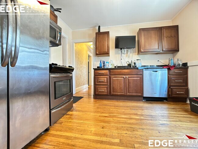 Building Photo - 62 Litchfield St