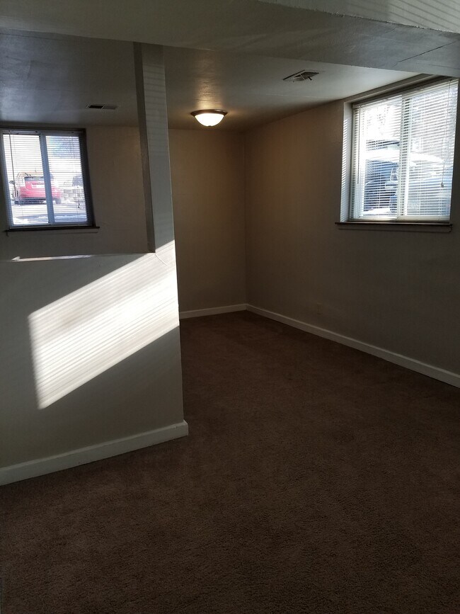 Building Photo - 1736 Case Ave