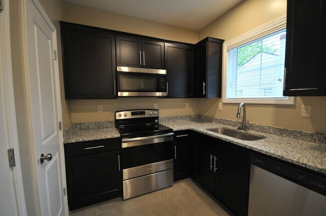 Building Photo - 443 Meador Dr