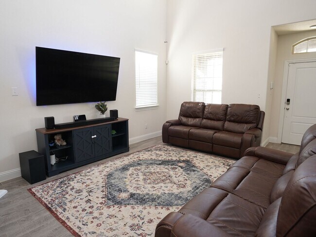 Foto del edificio - 4 Bedroom 2.5 Bath Single Family Home in U...