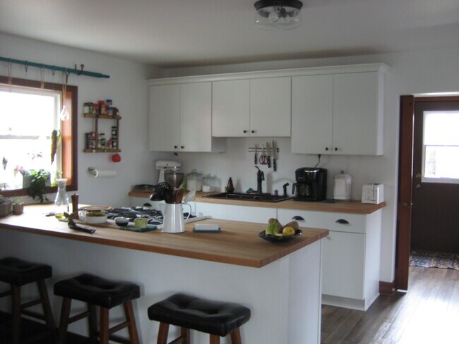 Kitchen - 923 Michigan Ave