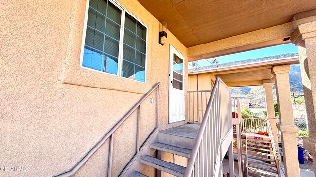 Foto del edificio - 2717 Idalia Ave