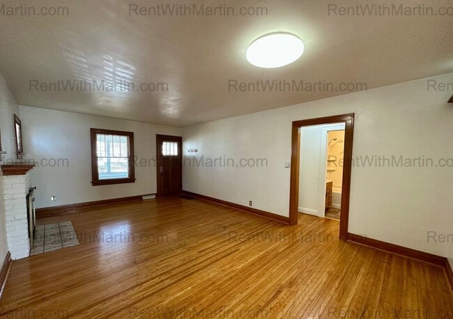 Building Photo - 1917 W 3rd St