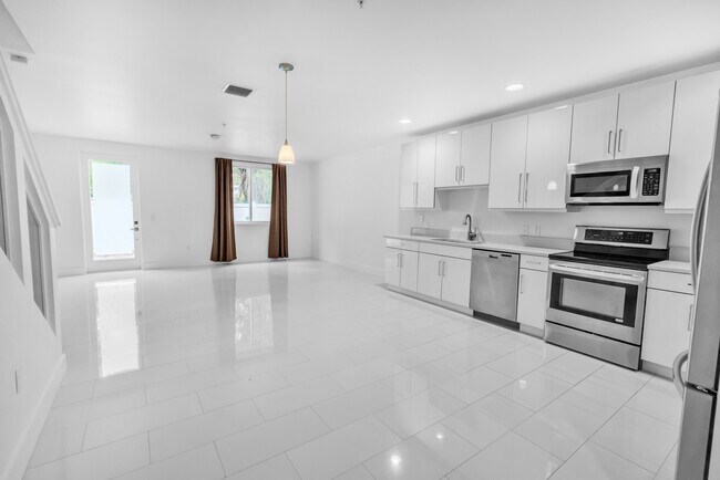 Building Photo - 434 W Swoope Ave