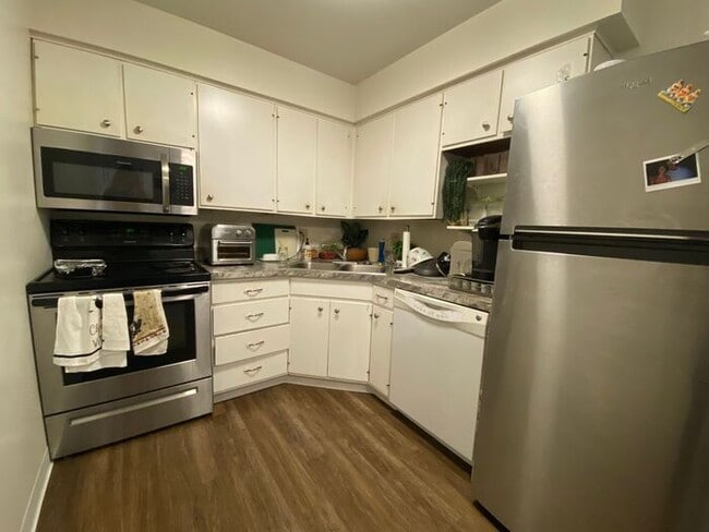 Foto del edificio - $1,300 | 2 Bedroom, 1 Bathroom Apartment |...