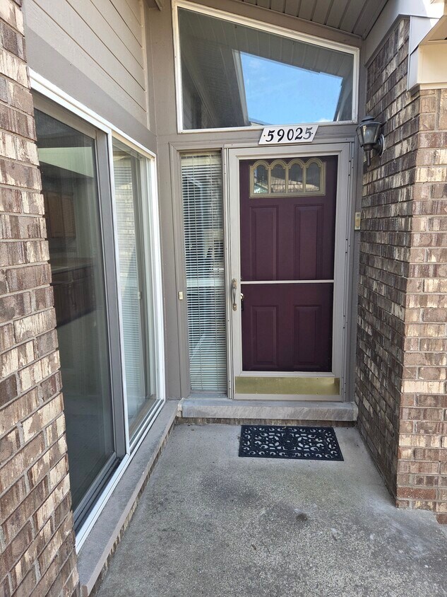 Foto principal - 59025 Golden Oak Ct