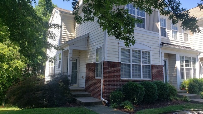Building Photo - Fabulous 3br 3.5ba End Unit TH in Cornerst...