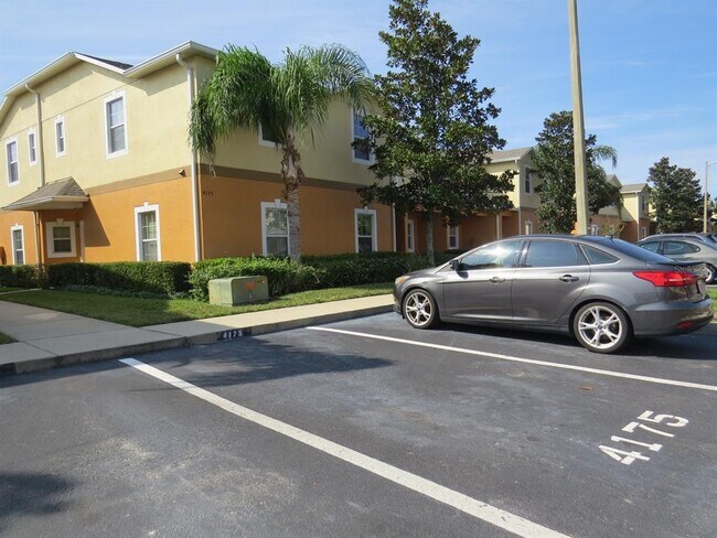 Foto del edificio - 4175 Shadetree Ln