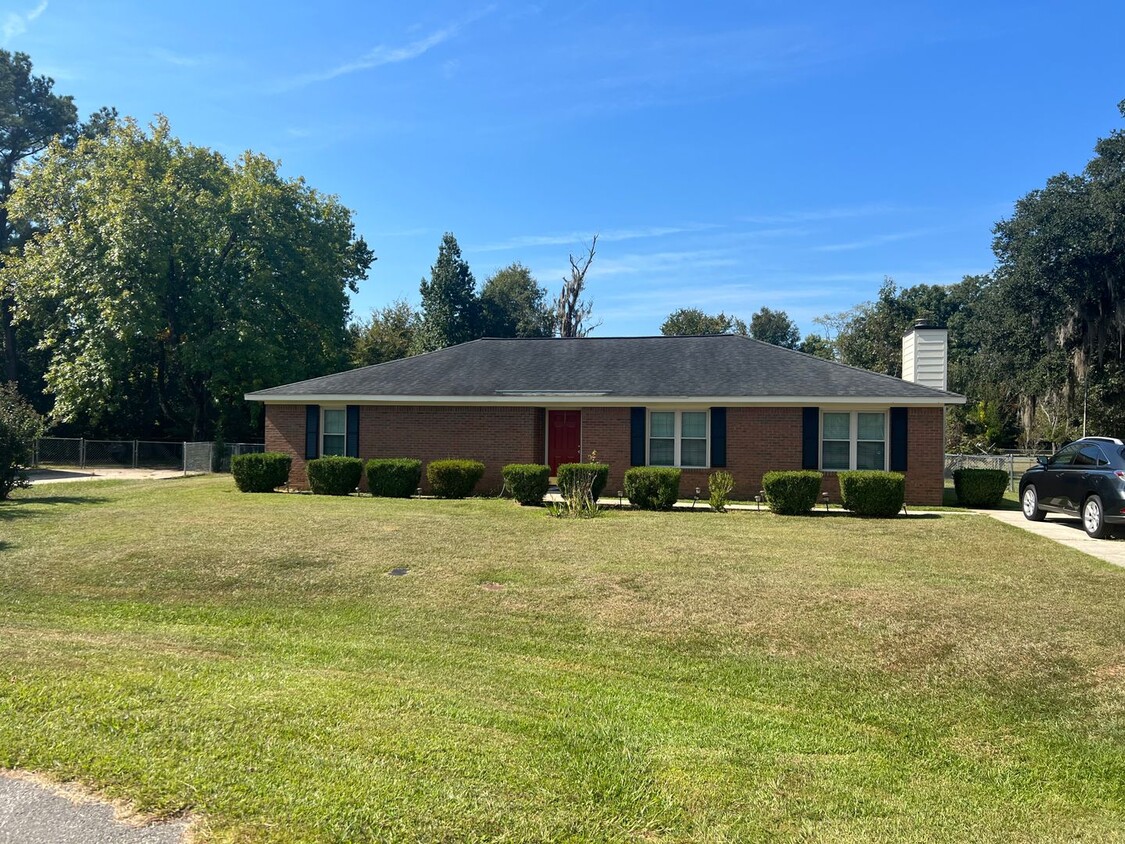 Primary Photo - 621 Aztec Ln