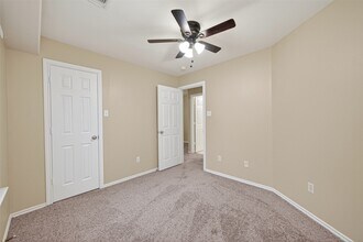 Building Photo - 169 Musewood Ct
